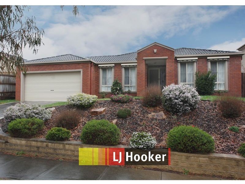 18 Riviera Drive, Berwick VIC 3806