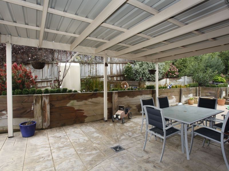 18 Riviera Drive, Berwick VIC 3806