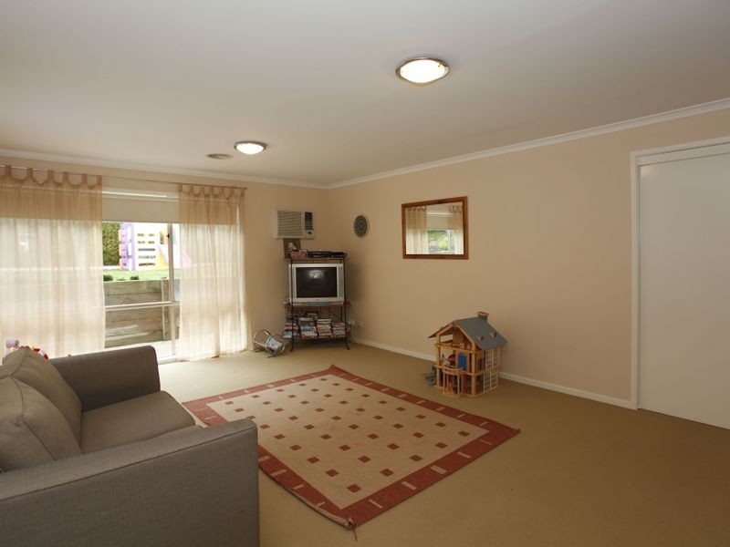 18 Riviera Drive, Berwick VIC 3806