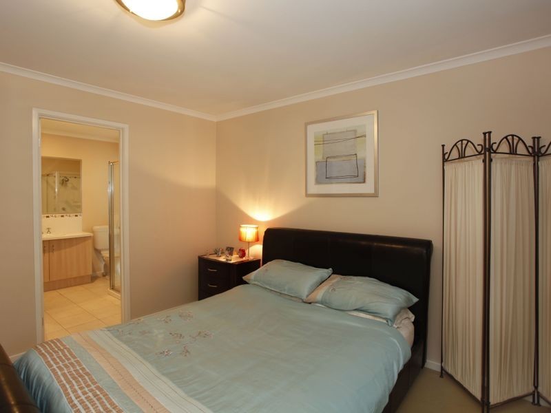 18 Riviera Drive, Berwick VIC 3806