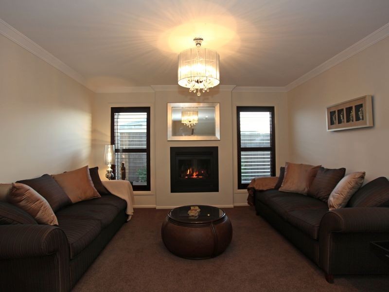 9 Limousin Court, Berwick VIC 3806