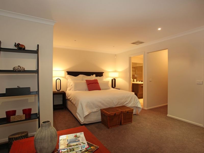 9 Limousin Court, Berwick VIC 3806