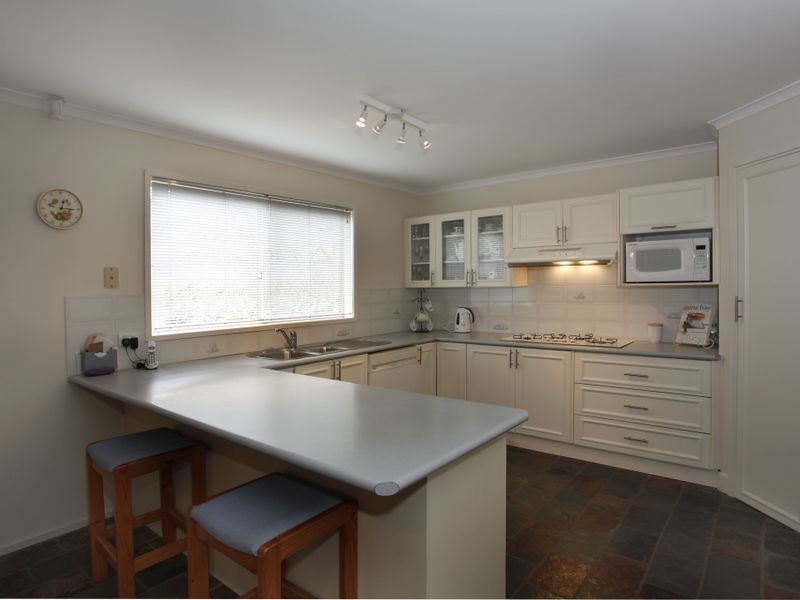 17 Telford Drive, Berwick VIC 3806