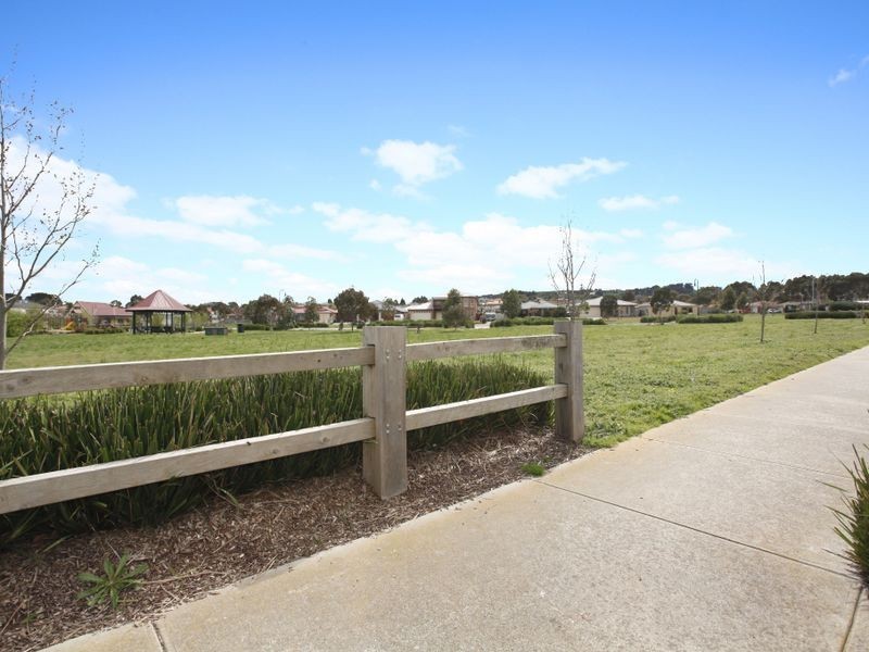 3/2-6 Jerilderie Drive, Berwick VIC 3806