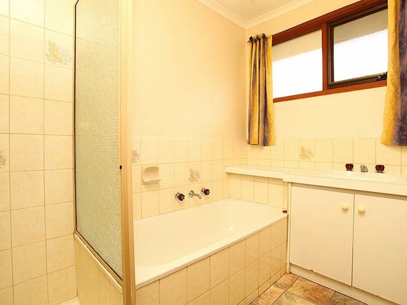 30 Hazelwood Avenue, Cranbourne North VIC 3977