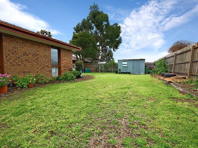 30 Hazelwood Avenue, Cranbourne North VIC 3977