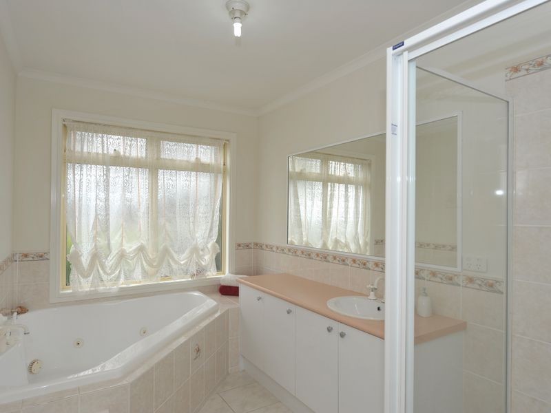 9 Ferncroft Court, Berwick VIC 3806