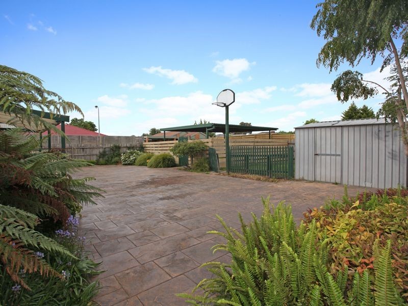13 Raleigh Drive, Narre Warren South VIC 3805