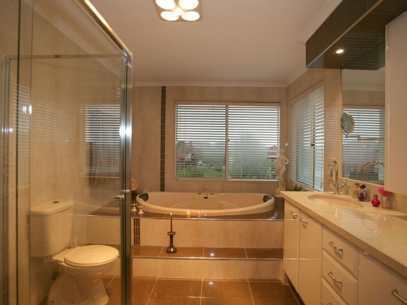 5 Floral Gardens, Narre Warren South VIC 3805