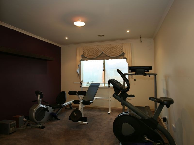 5 Floral Gardens, Narre Warren South VIC 3805