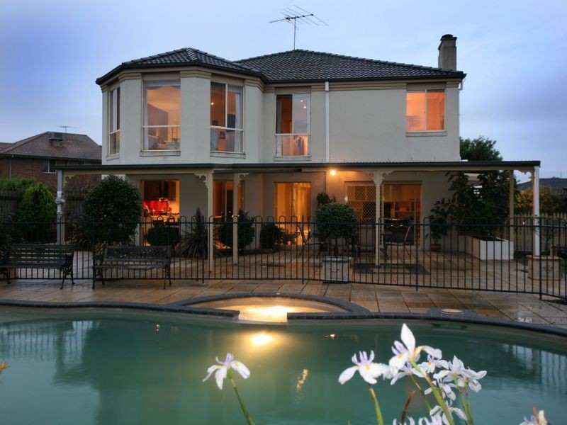 5 Floral Gardens, Narre Warren South VIC 3805