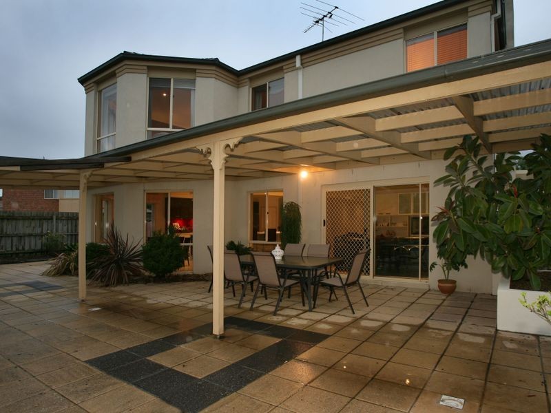 5 Floral Gardens, Narre Warren South VIC 3805