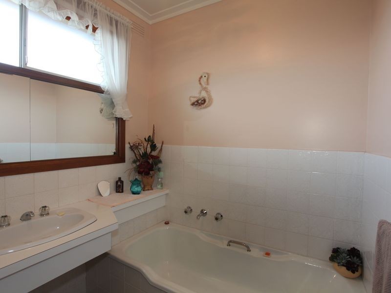 6 Glenwood Road, Narre Warren North VIC 3804