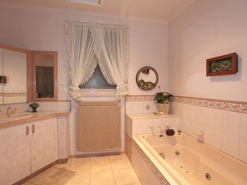 221-229 Belgrave-Hallam Road, Narre Warren North VIC 3804