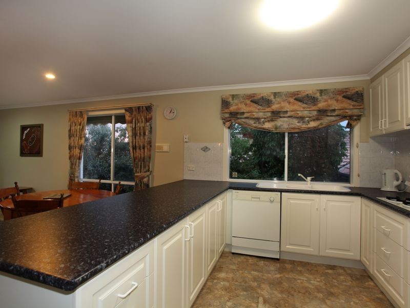 13 Grenville Court, Berwick VIC 3806