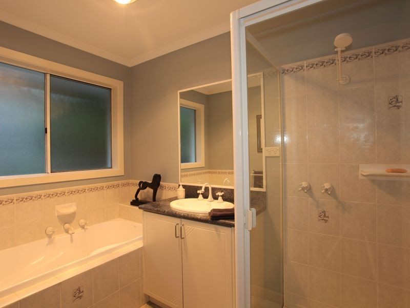 13 Grenville Court, Berwick VIC 3806