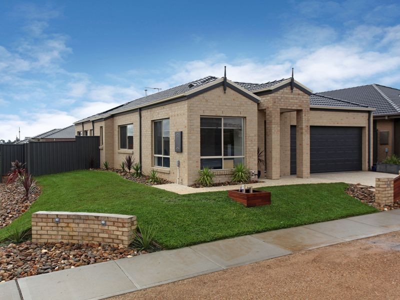 14 Merrowland Avenue, Cranbourne North VIC 3977