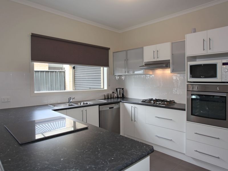 14 Merrowland Avenue, Cranbourne North VIC 3977