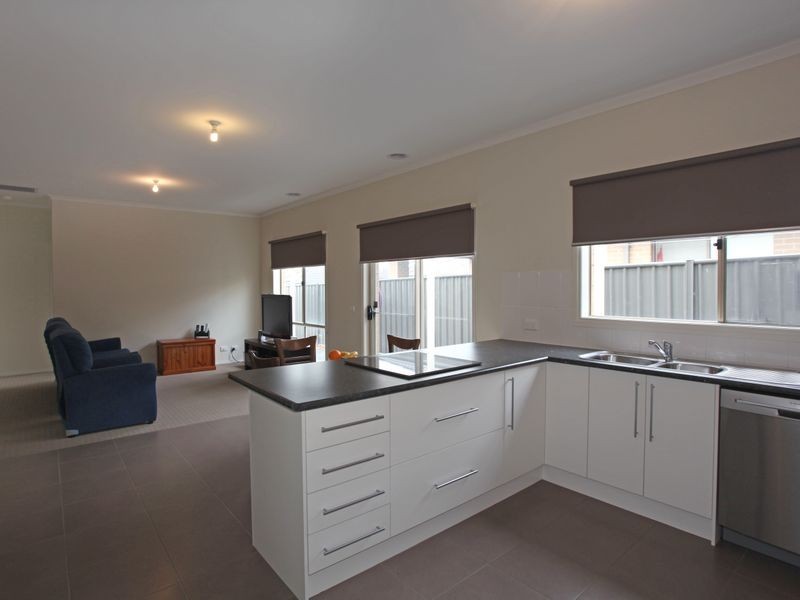 14 Merrowland Avenue, Cranbourne North VIC 3977