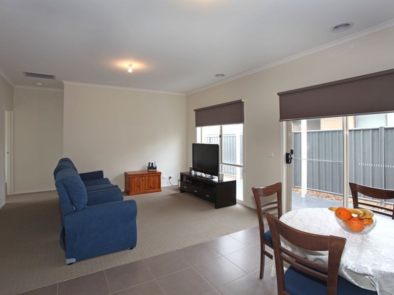 14 Merrowland Avenue, Cranbourne North VIC 3977