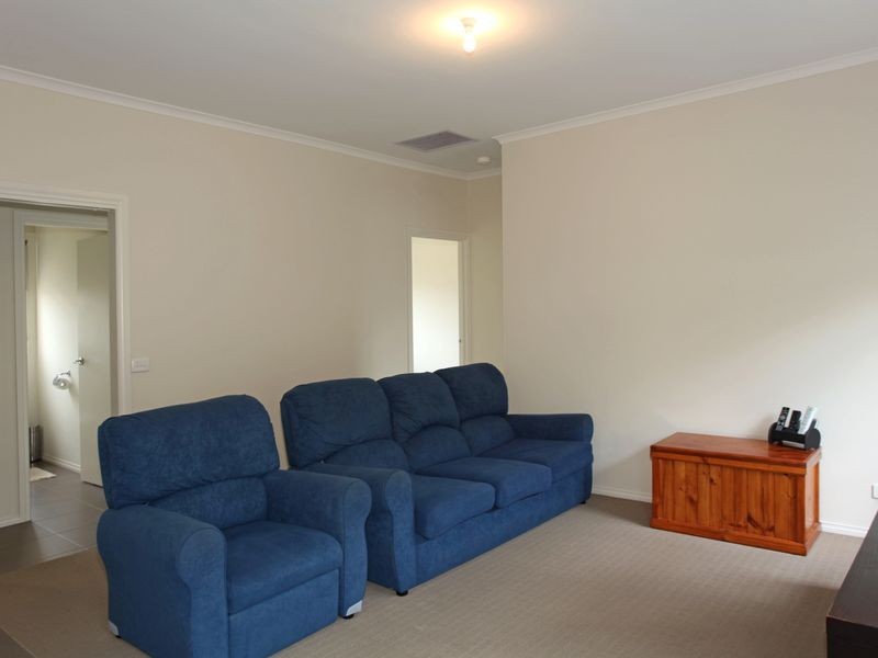 14 Merrowland Avenue, Cranbourne North VIC 3977
