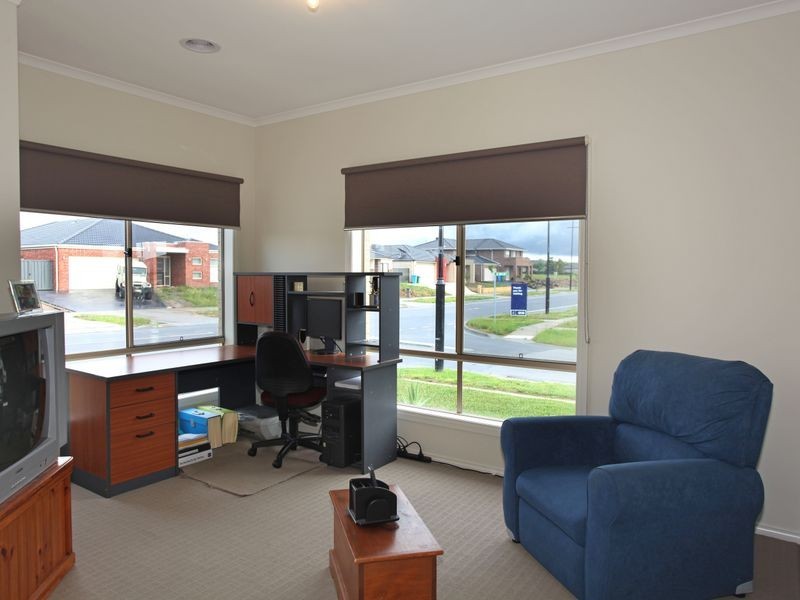 14 Merrowland Avenue, Cranbourne North VIC 3977
