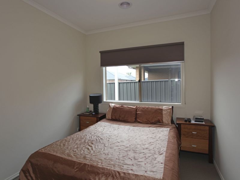 14 Merrowland Avenue, Cranbourne North VIC 3977