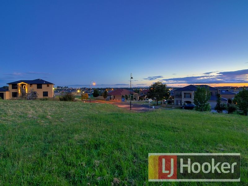 22 Highvale Crescent, Berwick VIC 3806