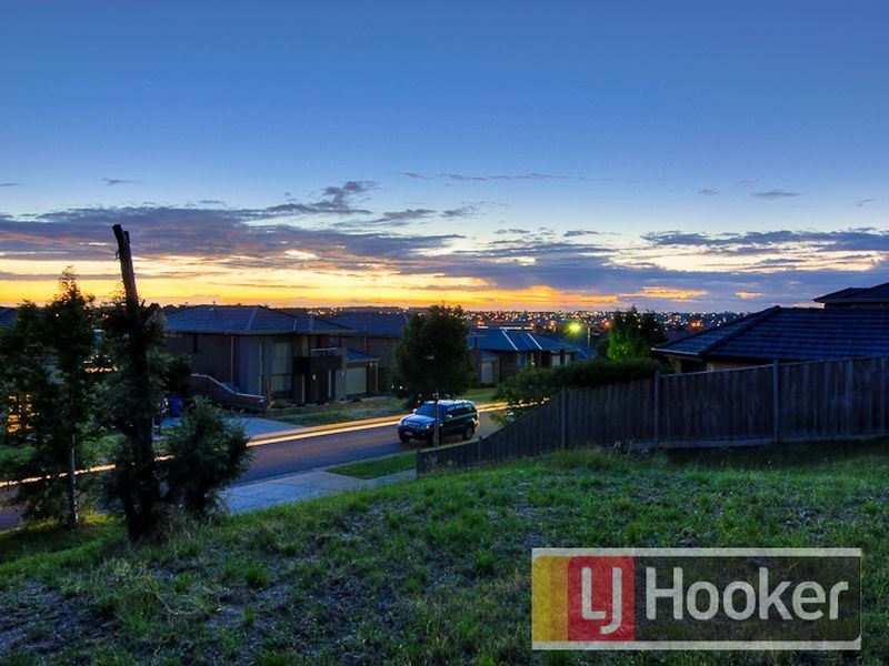 22 Highvale Crescent, Berwick VIC 3806