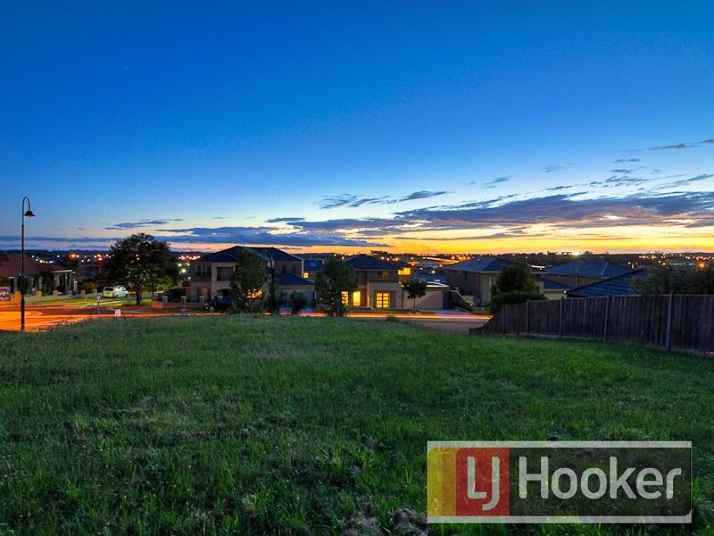 22 Highvale Crescent, Berwick VIC 3806
