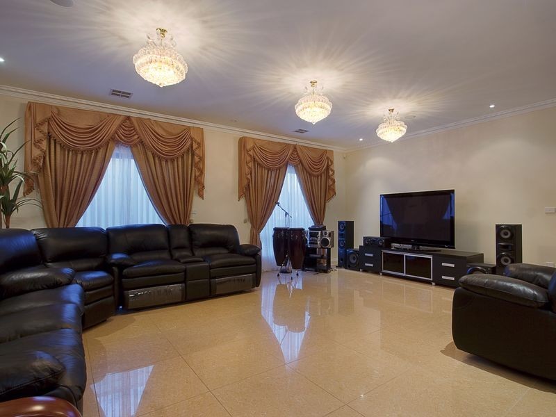 57 Glenview Rise, Berwick VIC 3806