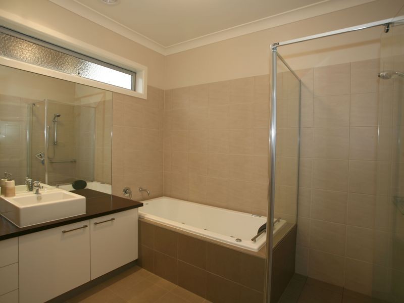 74 Arena Parade, Officer VIC 3809