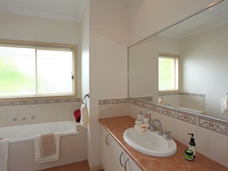 56 Wood Road, Narre Warren South VIC 3805