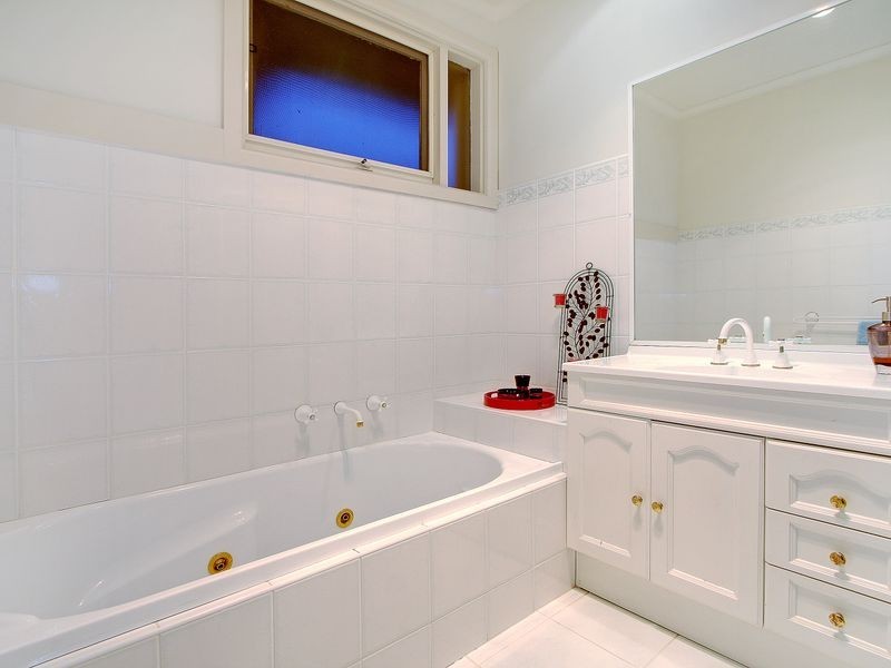 31 Rockleigh Park Road, Narre Warren North VIC 3804