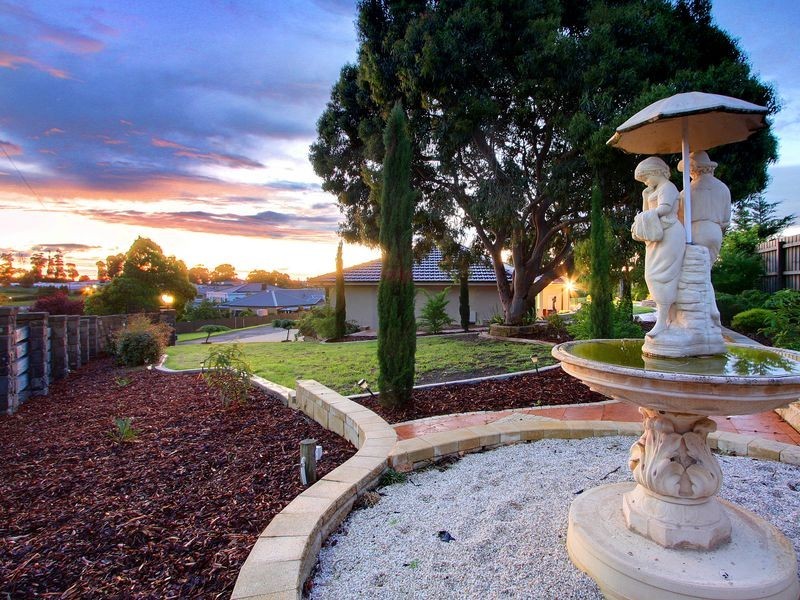 31 Rockleigh Park Road, Narre Warren North VIC 3804