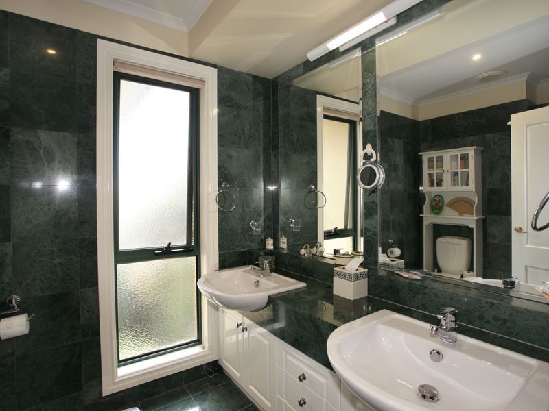 31 Kramer Drive, Berwick VIC 3806