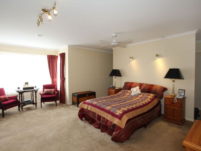 12 Lynch Court, Berwick VIC 3806