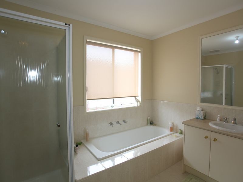 12 Lynch Court, Berwick VIC 3806