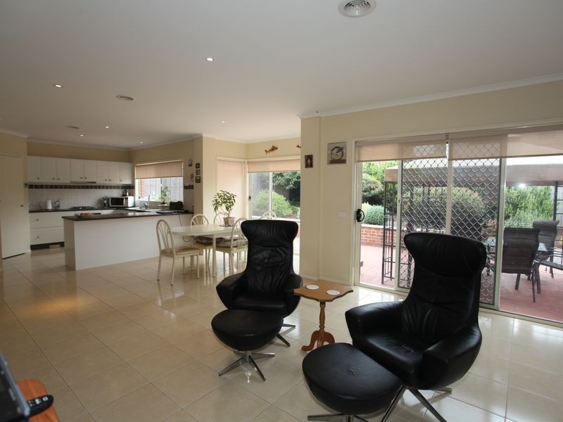 12 Lynch Court, Berwick VIC 3806