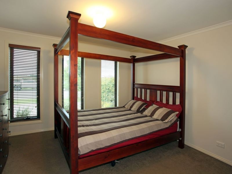 104 Ridgemont Drive, Berwick VIC 3806