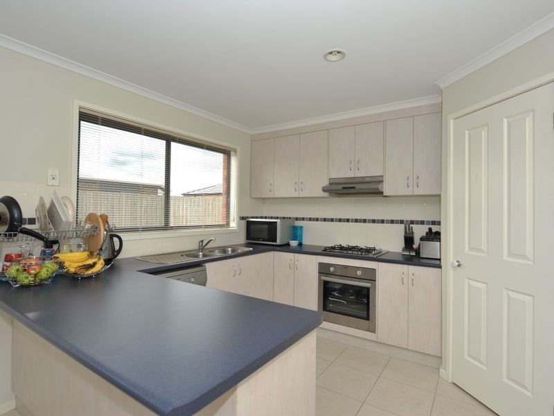 79 Calais Circuit, Cranbourne West VIC 3977