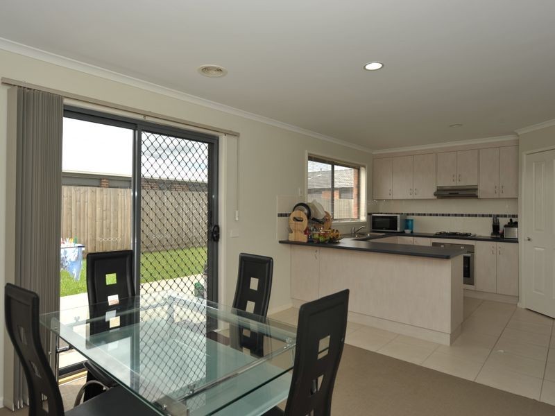 79 Calais Circuit, Cranbourne West VIC 3977
