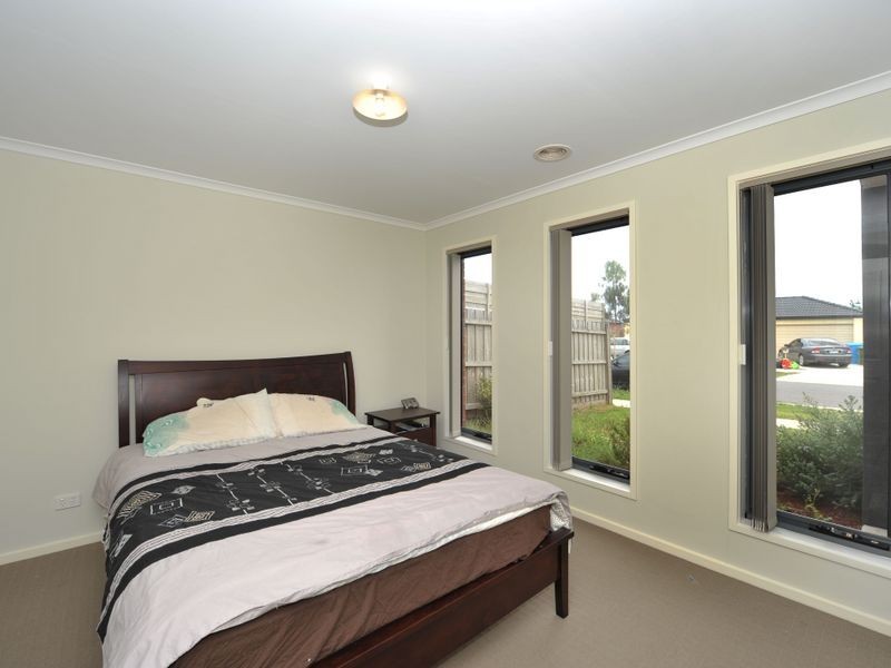 79 Calais Circuit, Cranbourne West VIC 3977