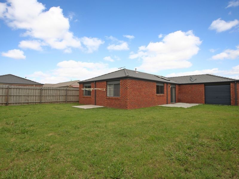 79 Calais Circuit, Cranbourne West VIC 3977