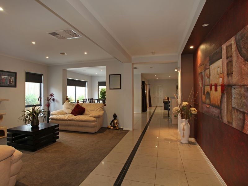 28 Olive Road, Lynbrook VIC 3975