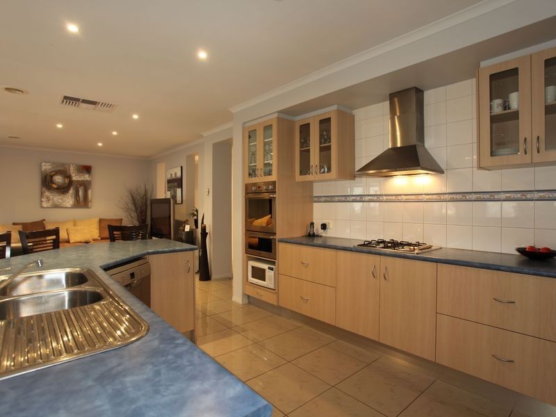 28 Olive Road, Lynbrook VIC 3975