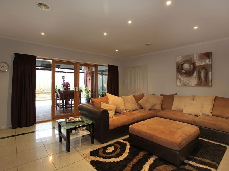 28 Olive Road, Lynbrook VIC 3975