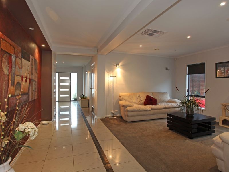 28 Olive Road, Lynbrook VIC 3975