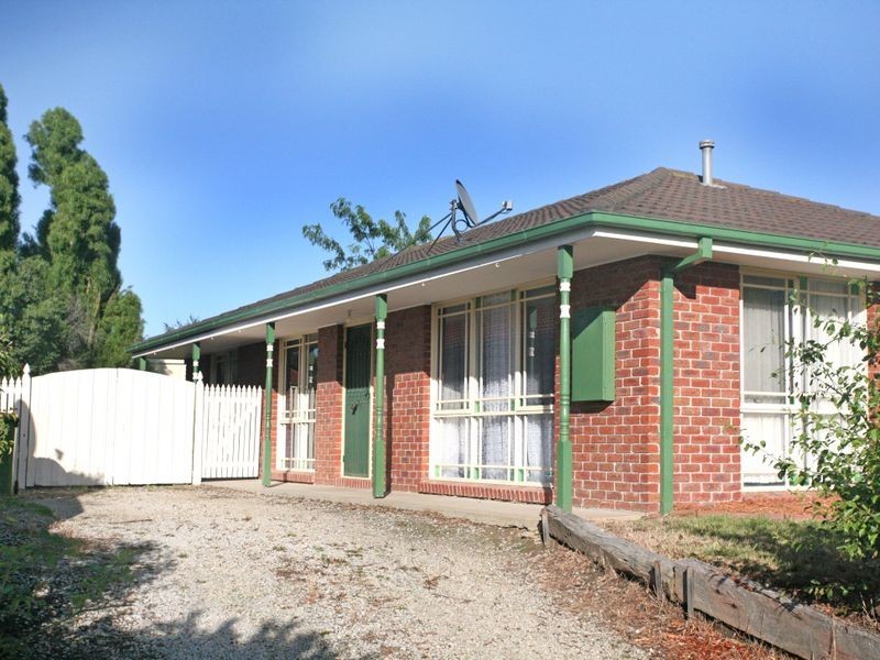 34 Duncan Drive, Pakenham VIC 3810