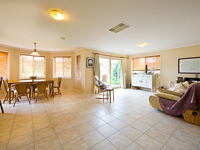 92 Crawley Road, Narre Warren North VIC 3804